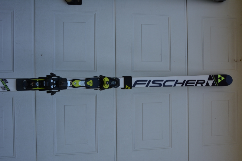 Závodní sjezdové lyže Fischer (213 cm)