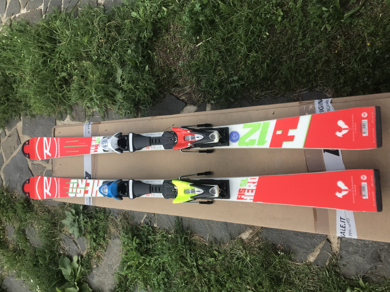 Závodní FIS slalomky Rossignol Hero FIS SL 157, r12