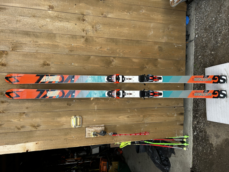 VOLKL DH 210 cm FIS