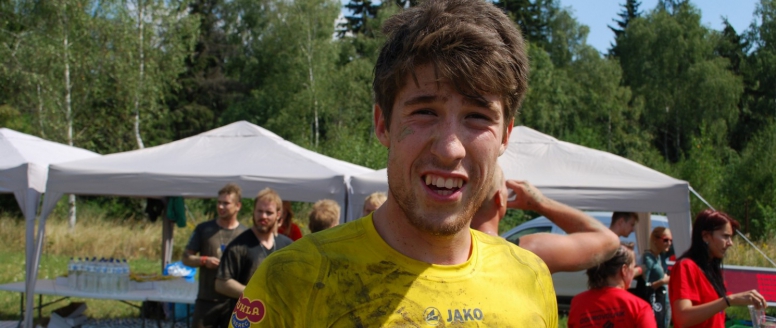Běžec Jakub Antoš vyválčil třetí místo na drsném Army Runu, s Kožíškem byli druzí v týmech