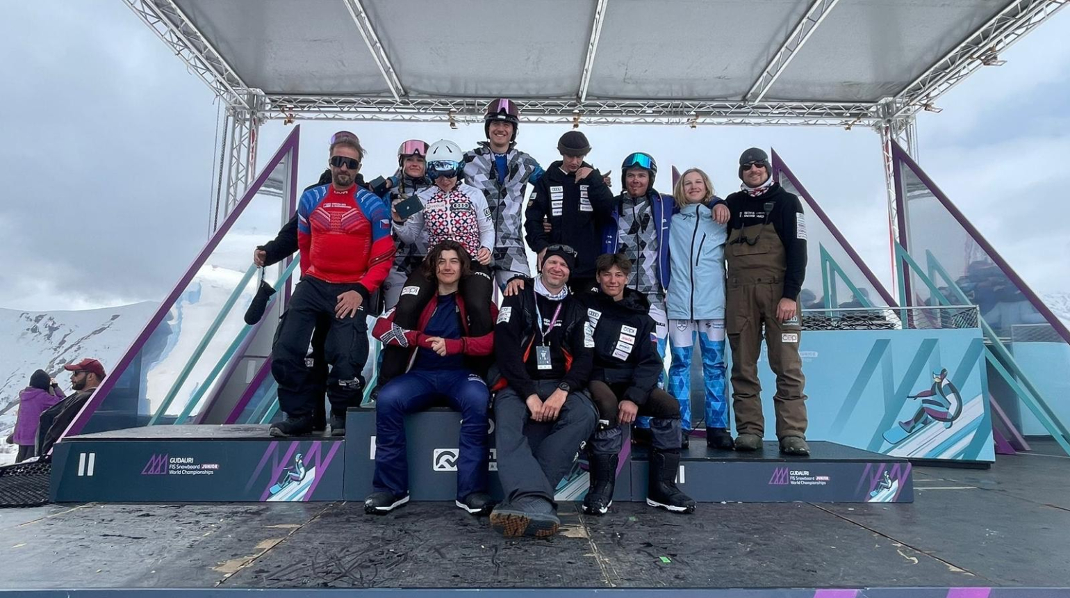 Turinský a Hrůšová na juniorském šampionátu ve snowboardcrossu vybojovali šestá místa