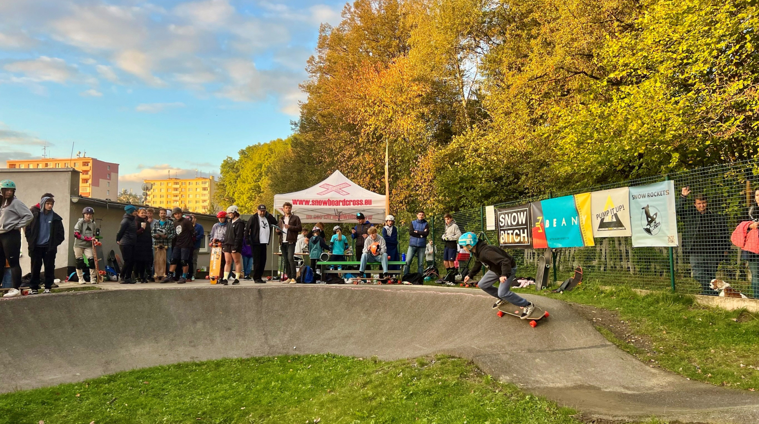 Longboardový závod Pump it up uzavírá letní přípravu snowboardových klubů