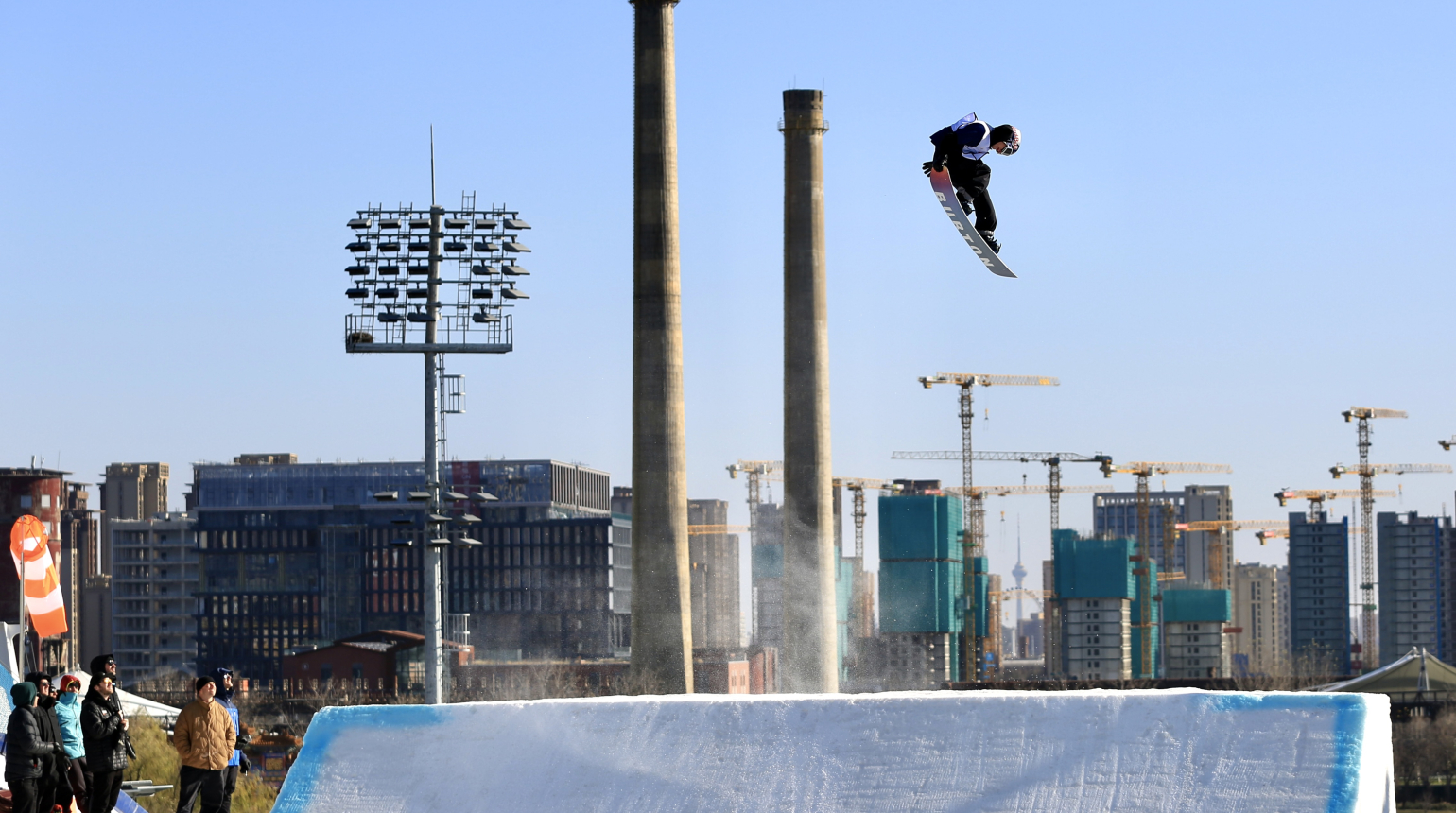 Freestyle snowboardisté v Pekingu berou body. Hroneš byl 18., Salač 27.