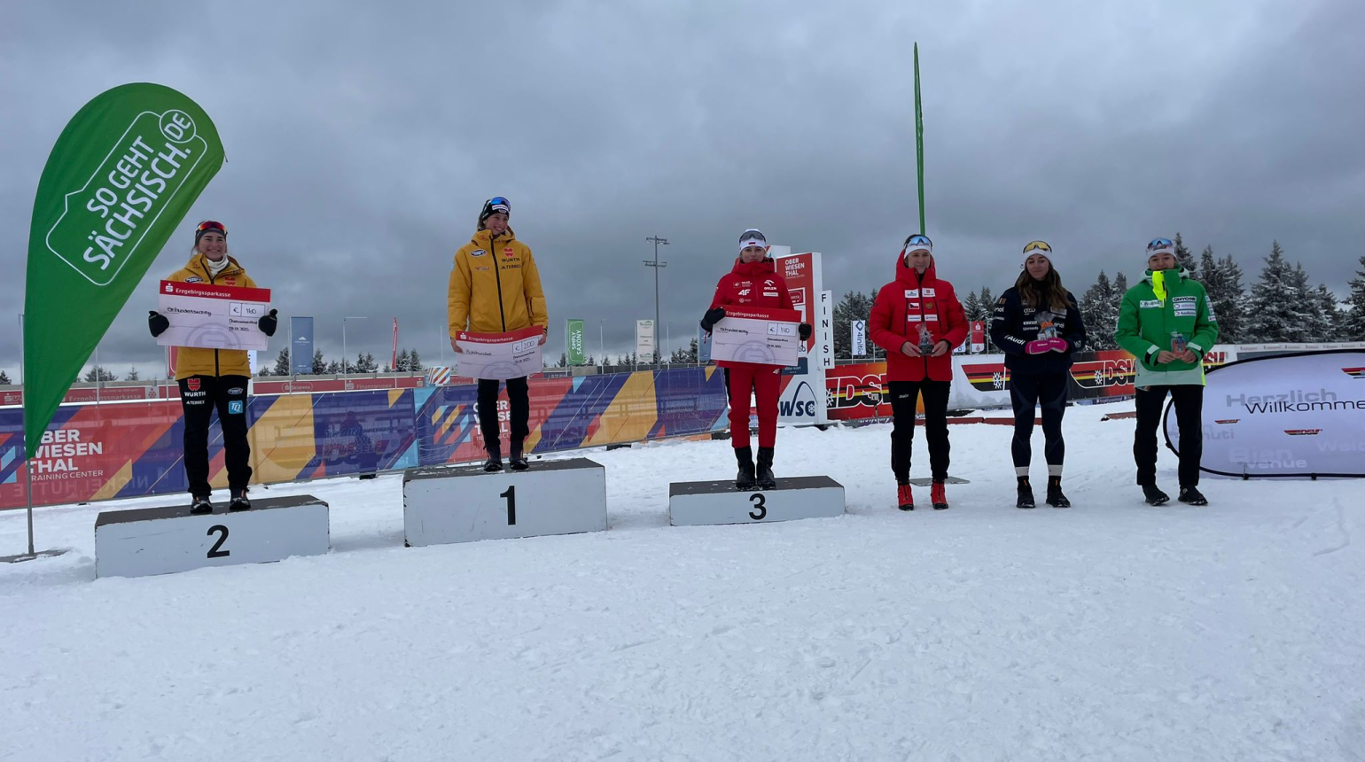 Bauer si ve sprintu vyjel stříbro, těsně pod stupni dojeli Antošová i junioři Hellmich s Jaklovou