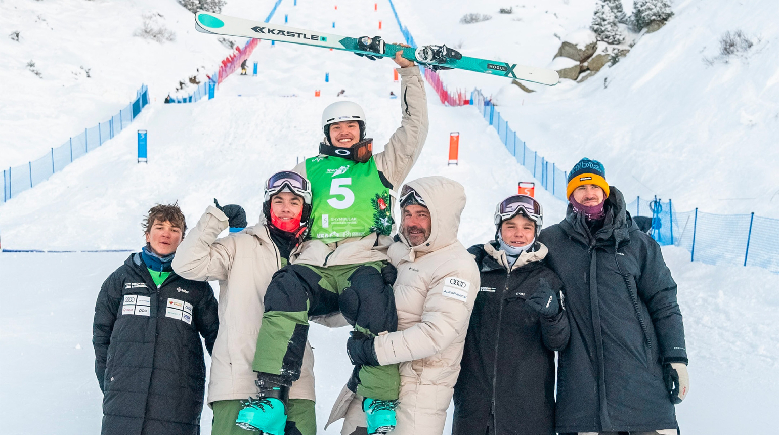 Šampionát juniorů Moguls a Aerials v Almaty se zlatou medailí. Kroupa psal historii